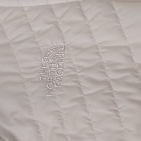 The North Face Women's Reversible Vest - Picture 2 of 8